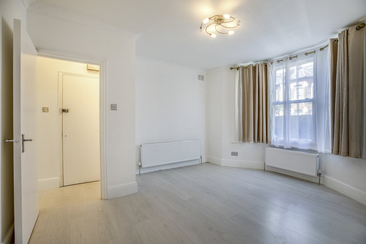 Flat Whateley Road in Greater London