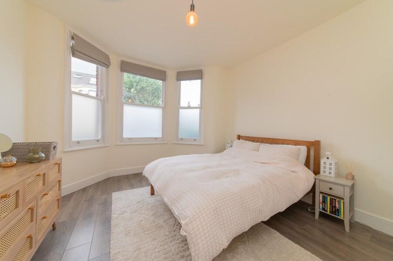 Room Churchfield Avenue in Greater London