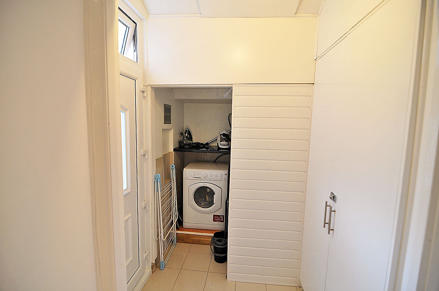 Flat Cheniston Gardens in Greater London