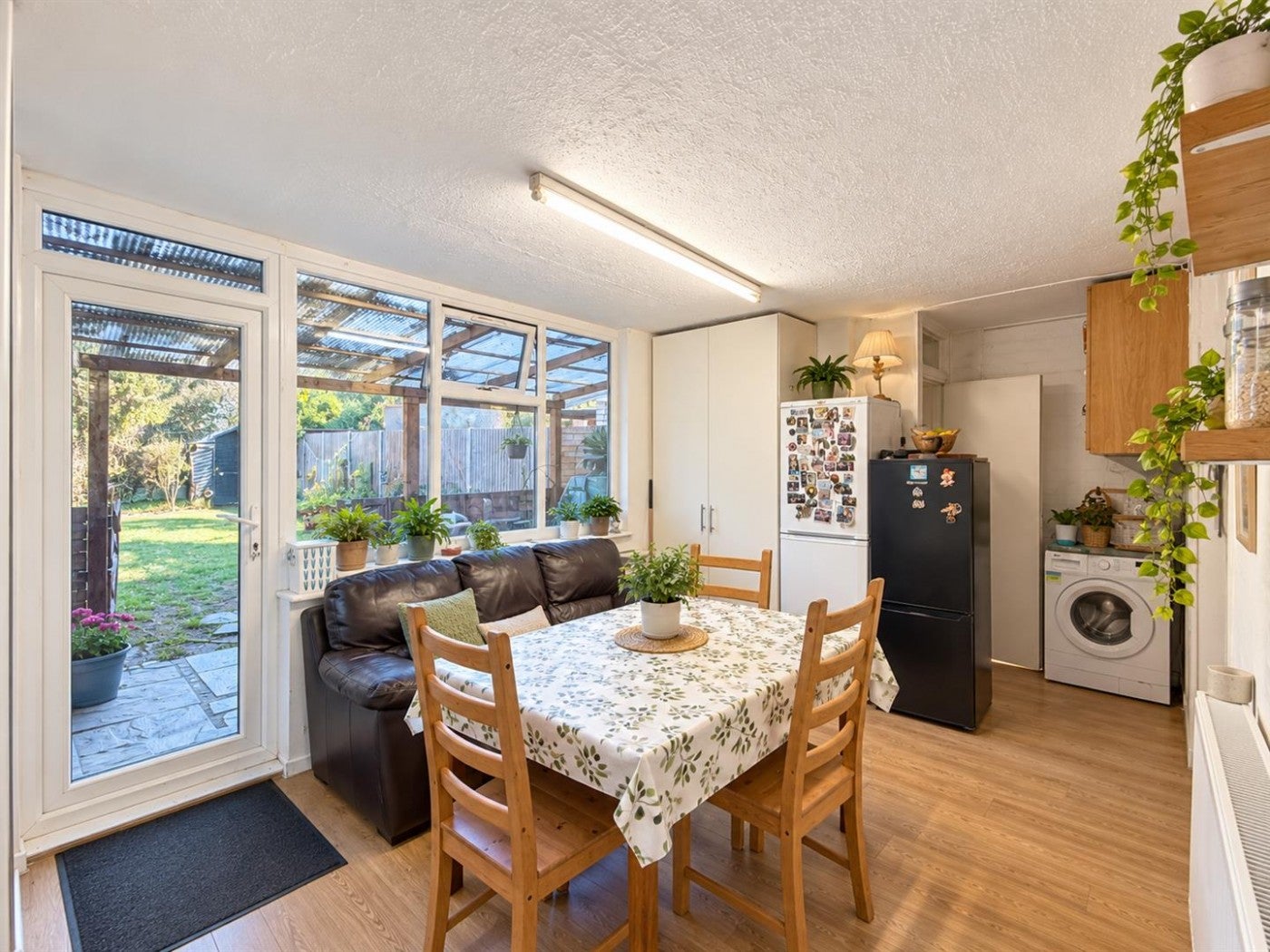 House Chatsworth Crescent in Greater London