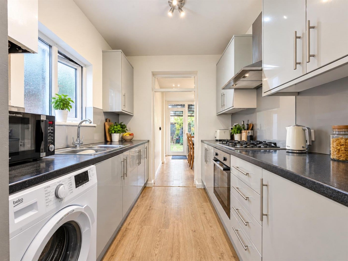 House Chatsworth Crescent in Greater London