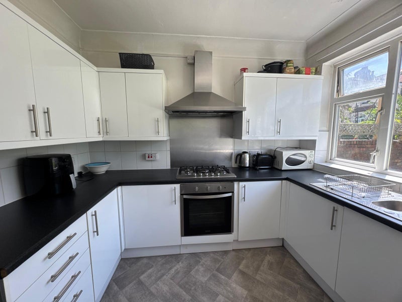 Room Brentry Road in Bristol