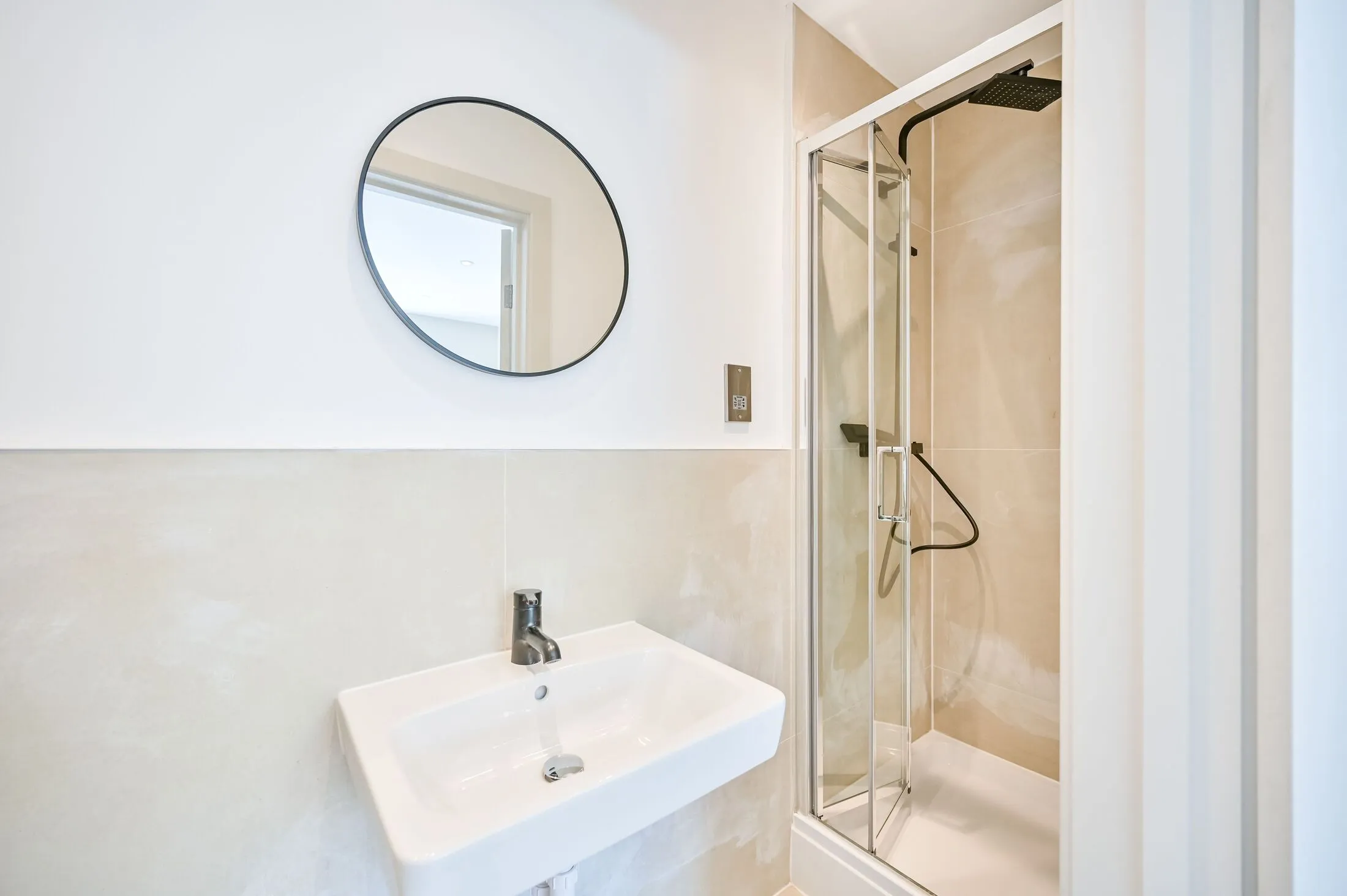 Flat Addison Gardens in Greater London