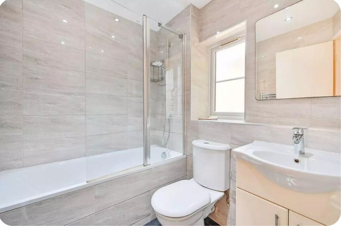 Flat Beechwood Grove in Greater London