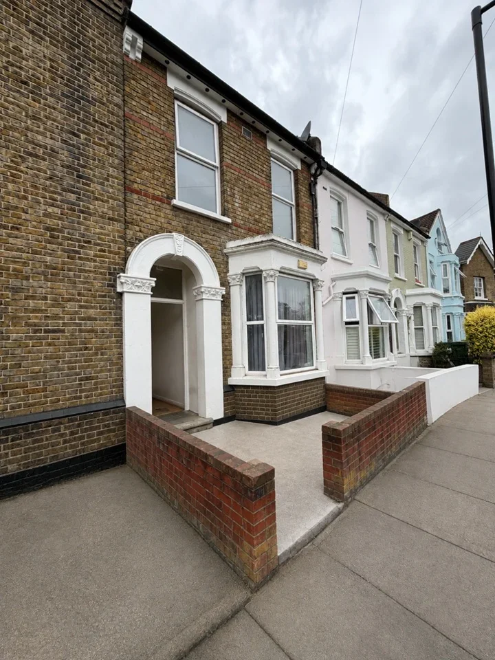 House Elm Grove in Greater London