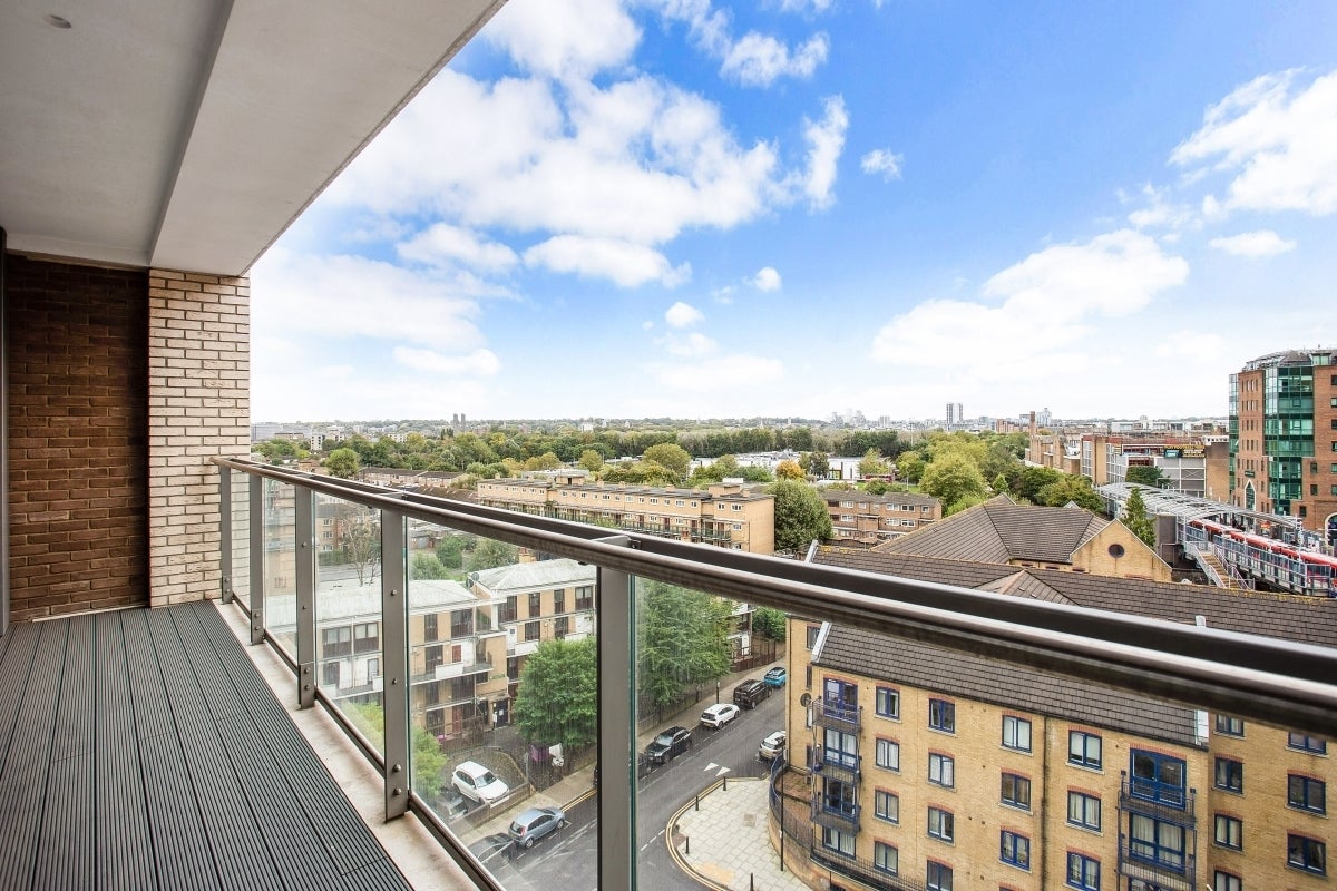 Flat Limeharbour in Greater London