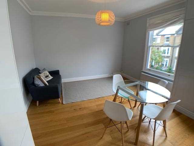 Flat Huddleston Road in Greater London