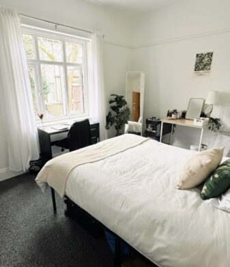 Flat Birchfields Avenue in Manchester