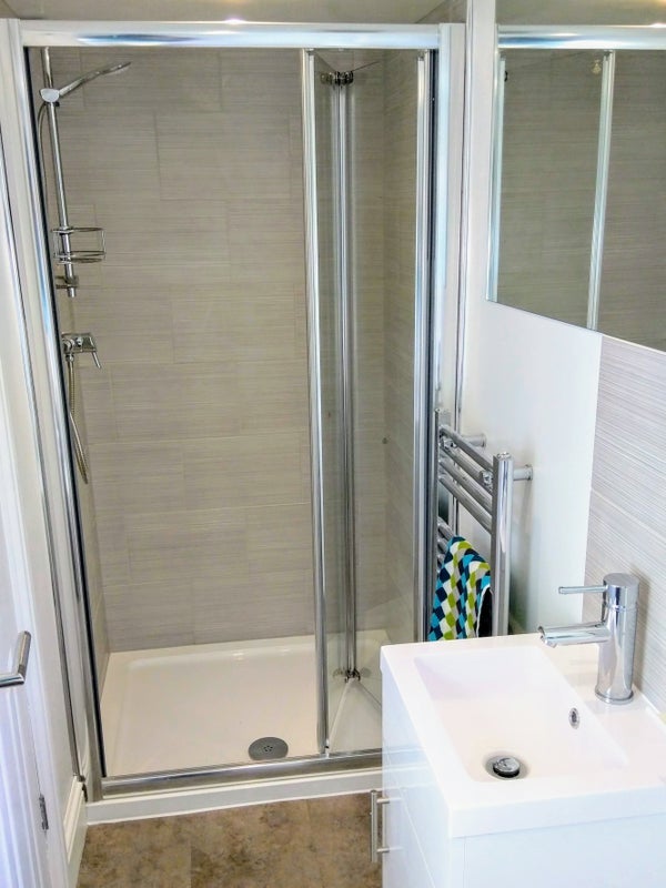 Room Farley Road in Greater London
