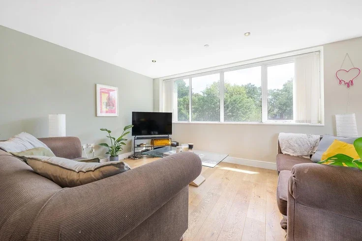 Flat Brixton Hill in Greater London