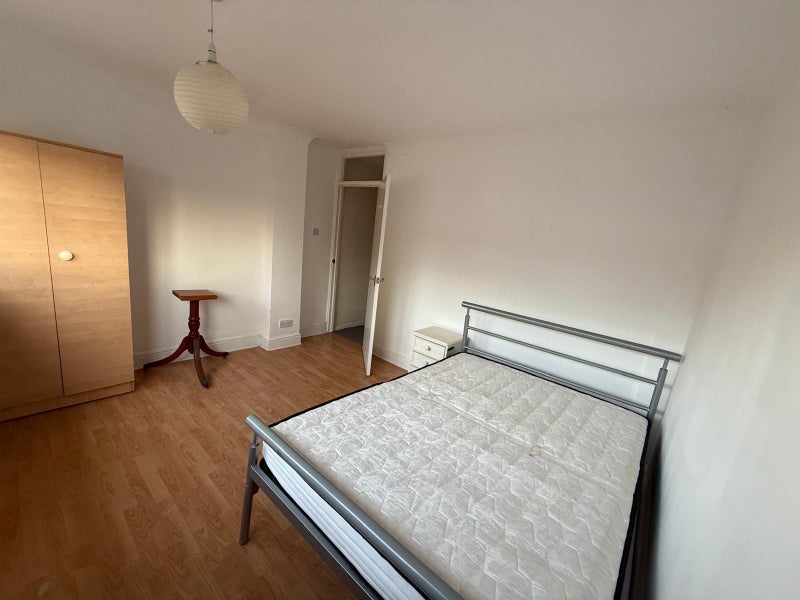 Room Leywick Street in Greater London