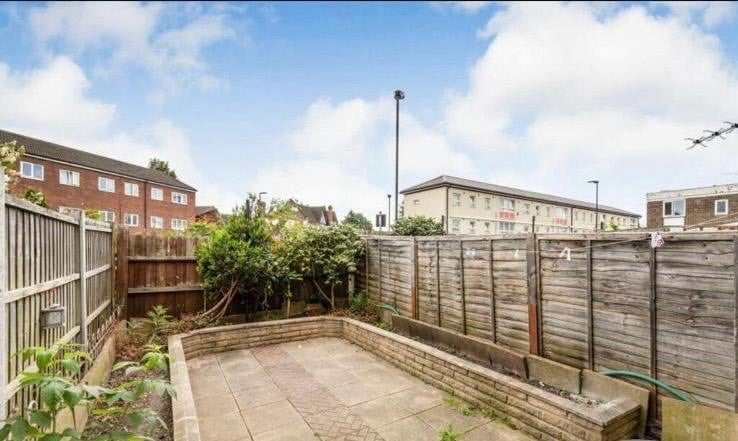 Room Leywick Street in Greater London