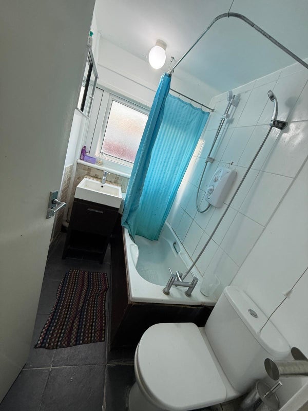 Room Leywick Street in Greater London