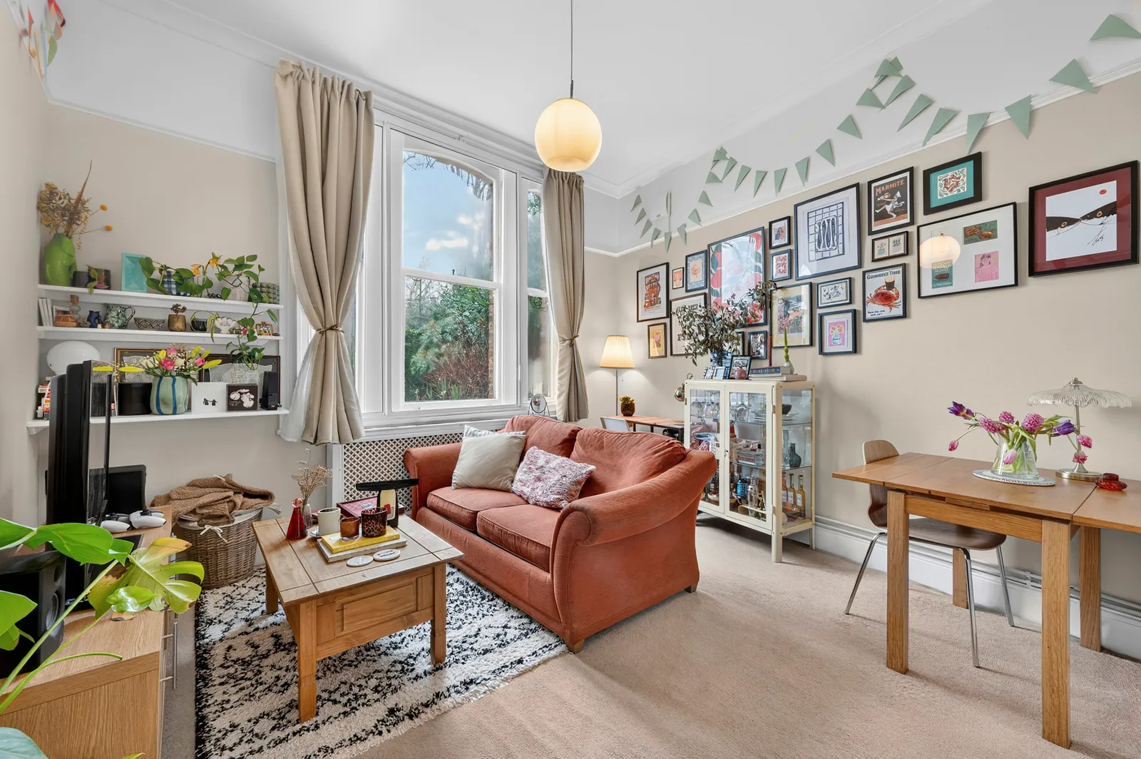 Flat Penn Road in Greater London