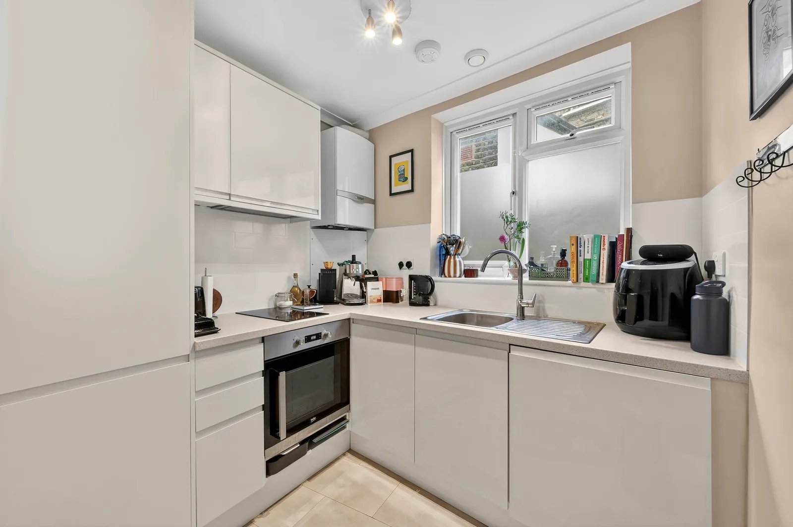 Flat Penn Road in Greater London