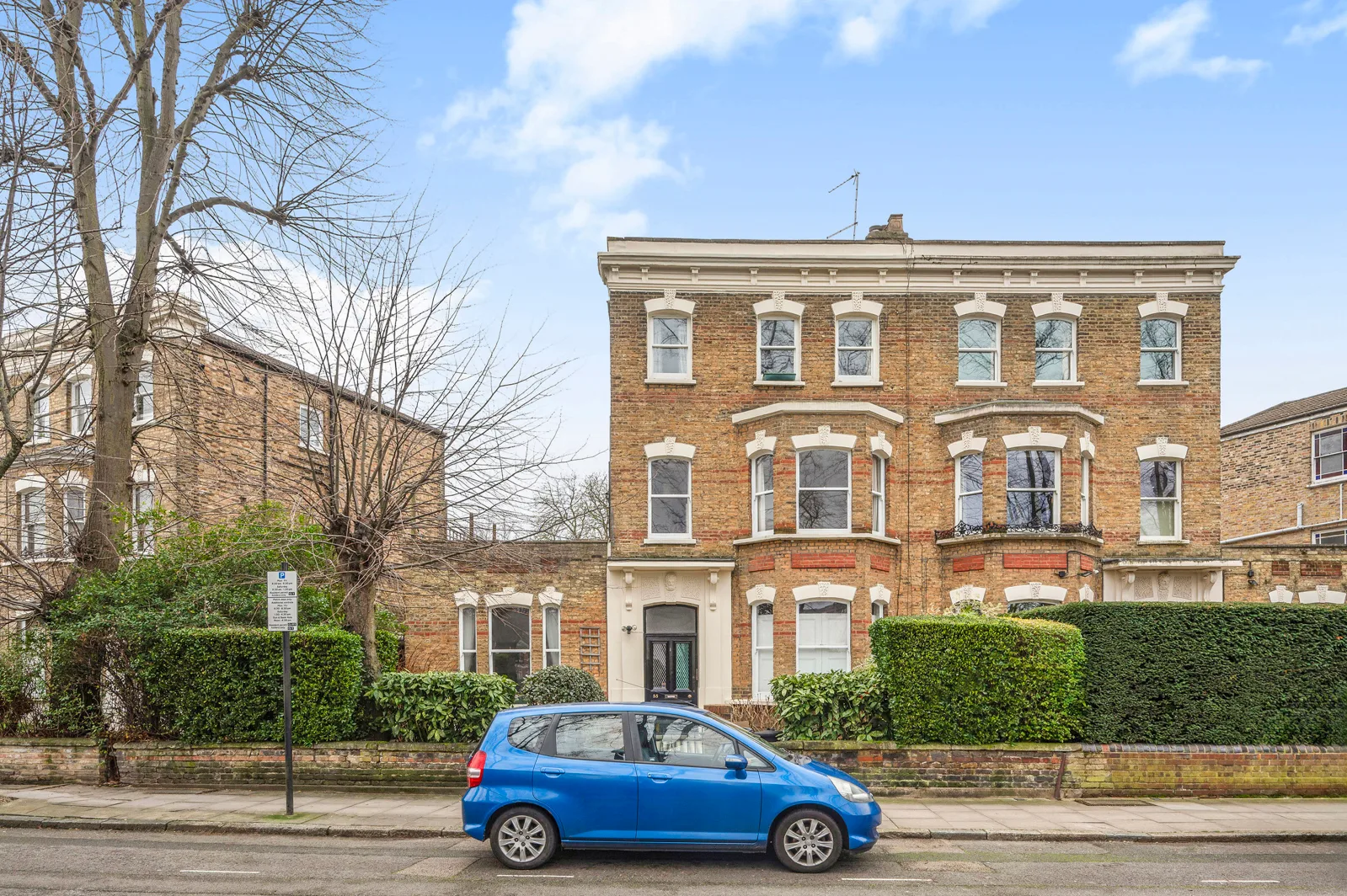 Flat Penn Road in Greater London