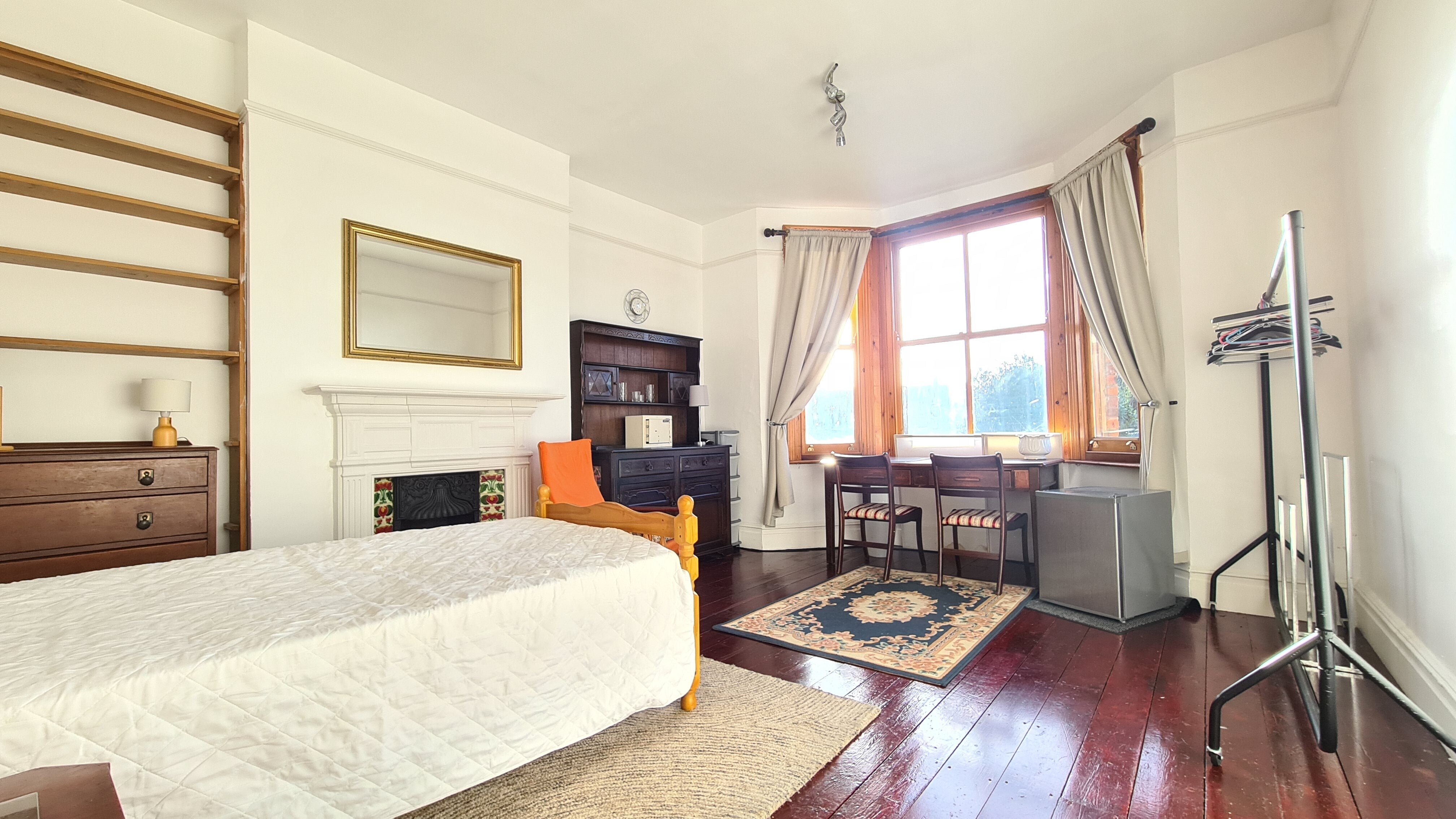 Room Penerley Road in Greater London