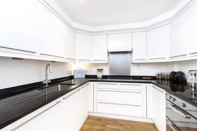 Flat Walmer Road in Greater London