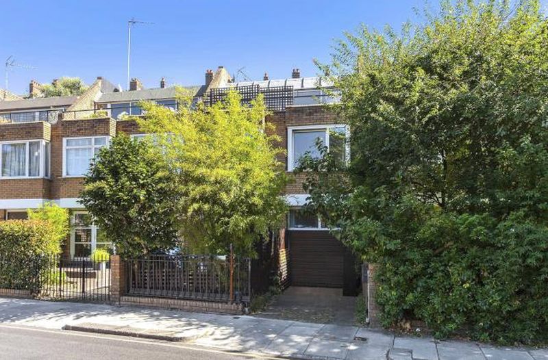 Flat Walmer Road in Greater London
