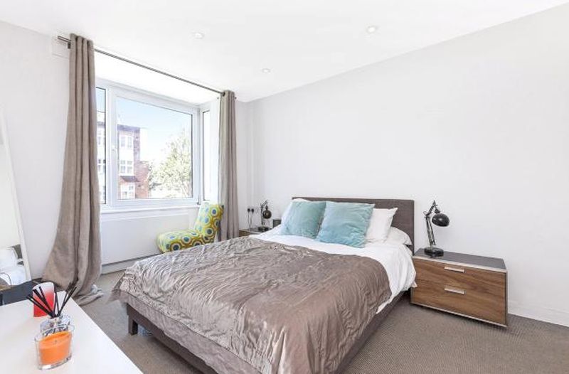 Flat Walmer Road in Greater London