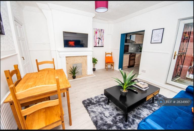 Room Doncaster Road in Barnsley