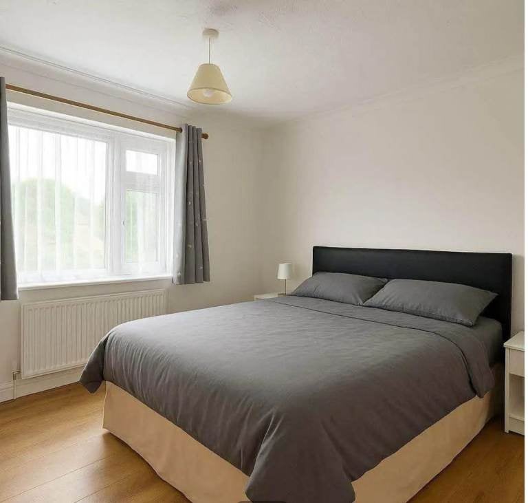 Flat Northbank Road in Greater London
