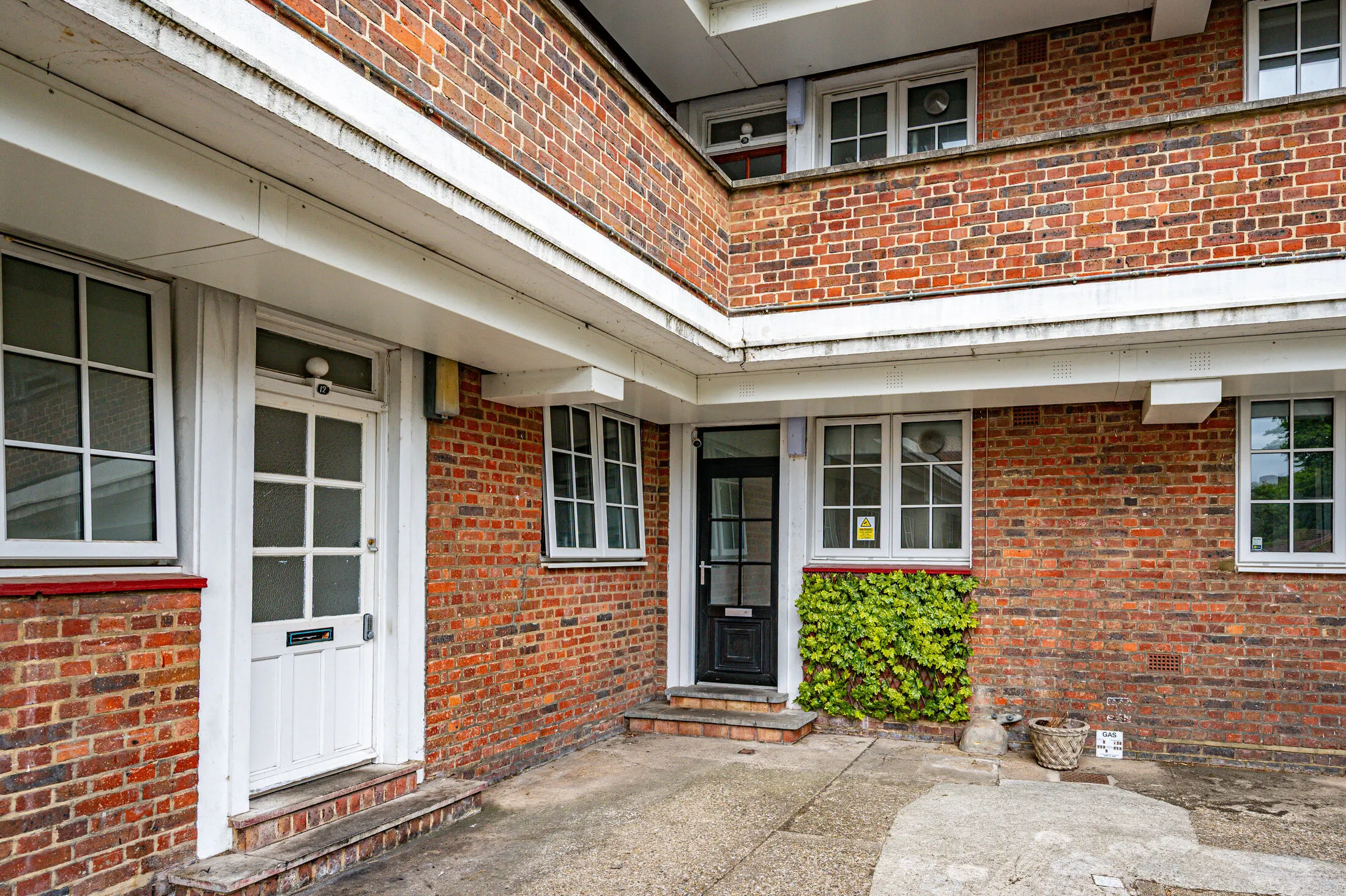Flat Adelaide Road in Greater London
