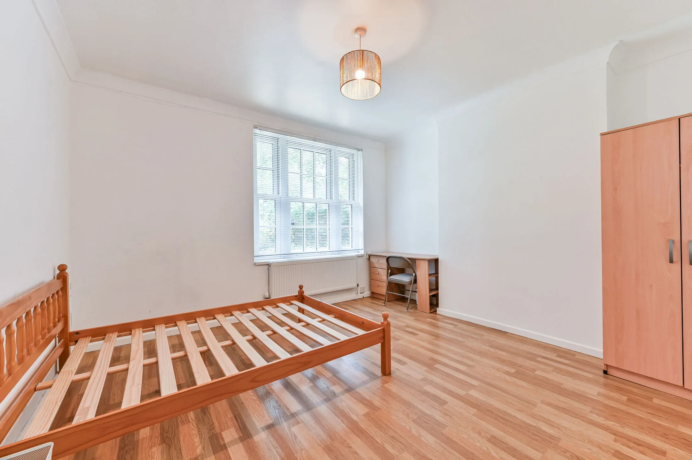 Flat Adelaide Road in Greater London