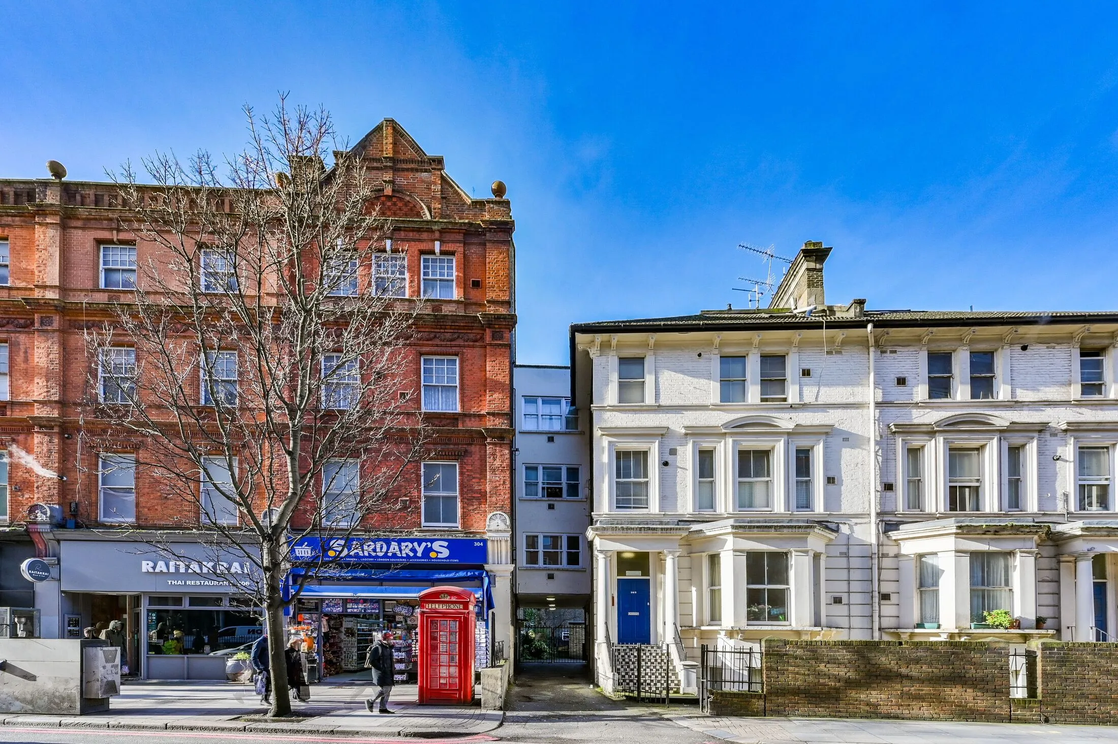 Flat Earl's Court Square in Greater London