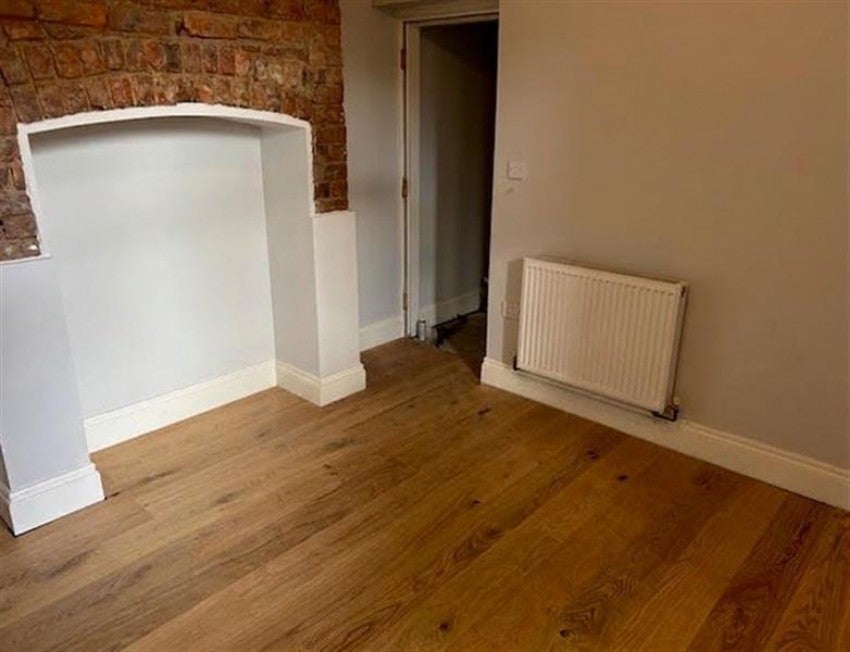 Flat Redcar Avenue in Manchester