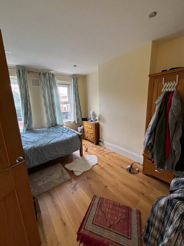Room Holloway Road in Greater London