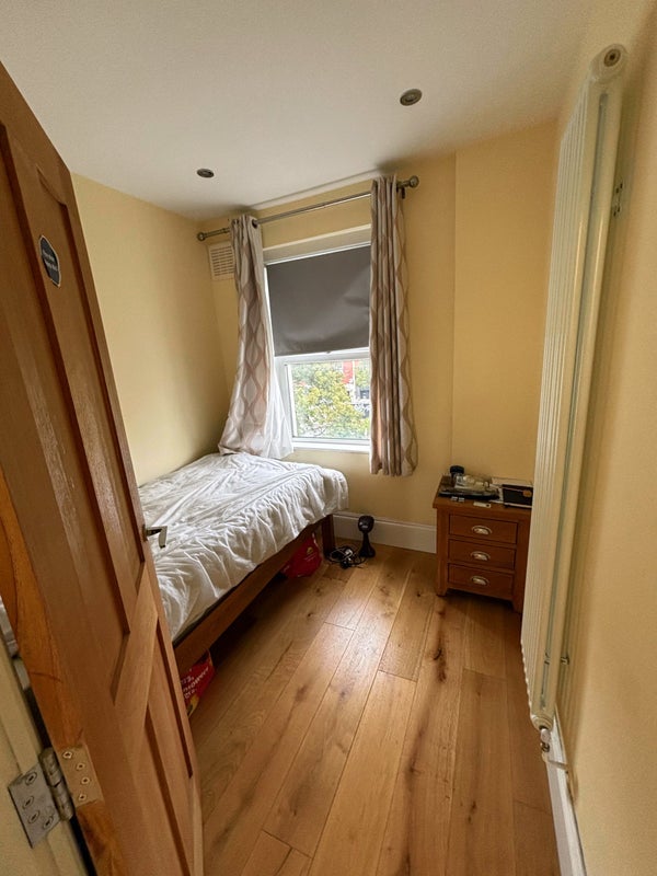 Room Holloway Road in Greater London
