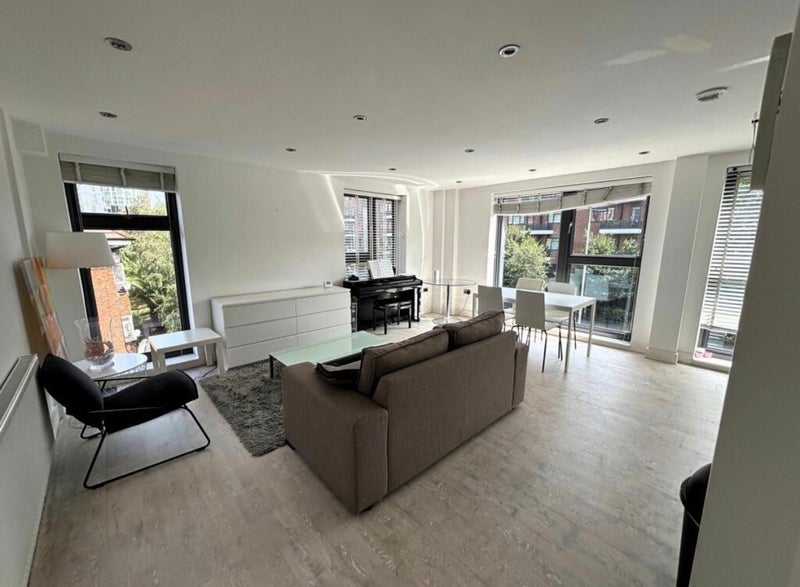Flat Hemans Street in Greater London