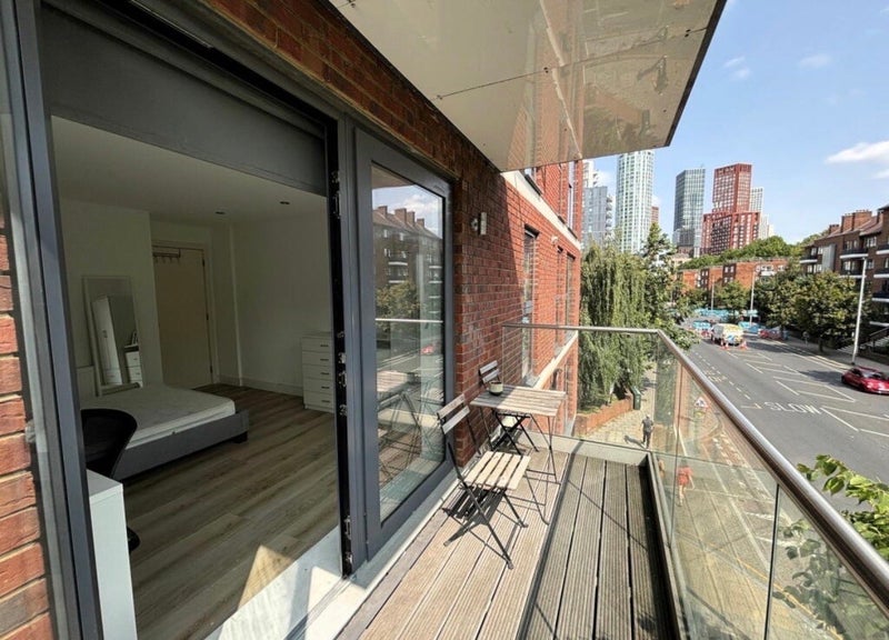 Flat Hemans Street in Greater London