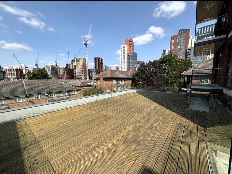 Flat Hemans Street in Greater London
