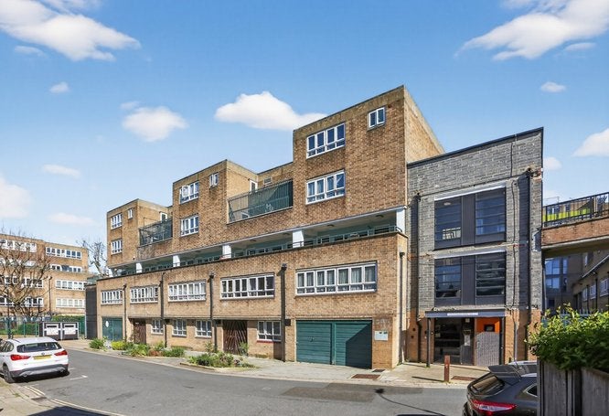 Flat Cheesemans Terrace in London