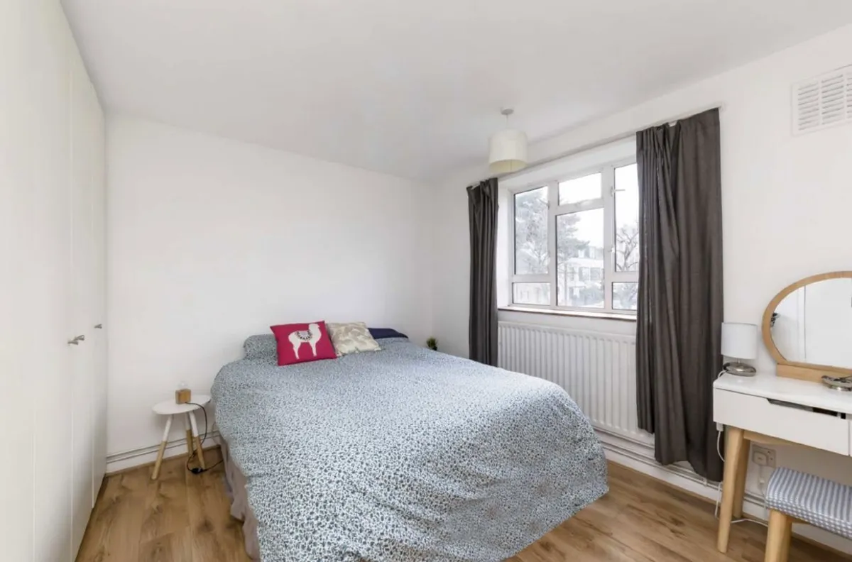 Flat St James's Close in Greater London
