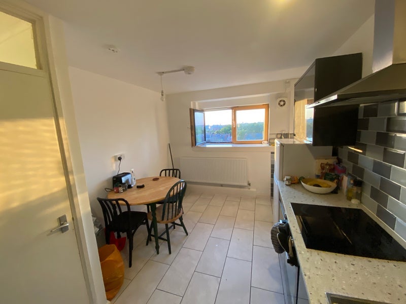 Room Kirtling Street in Greater London
