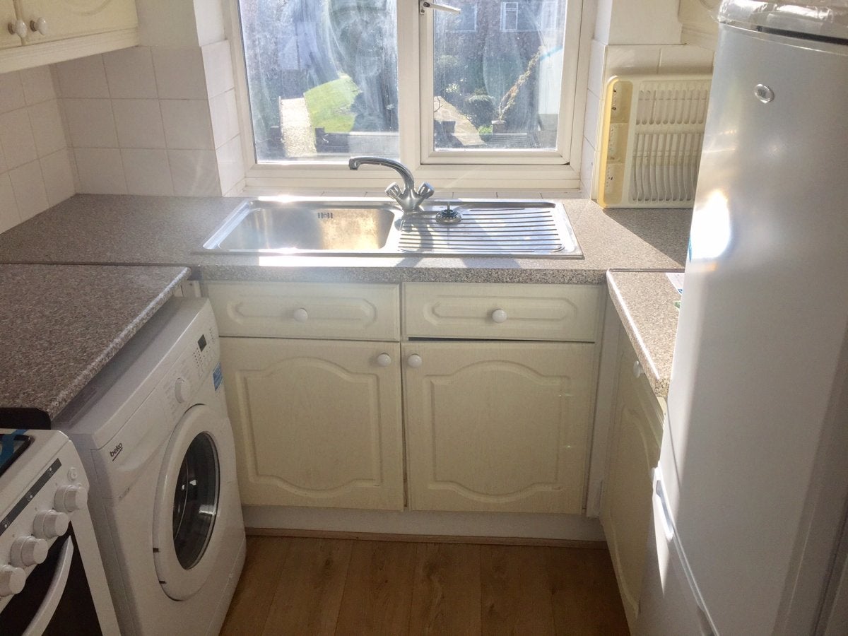 Flat Gerrards Close in London