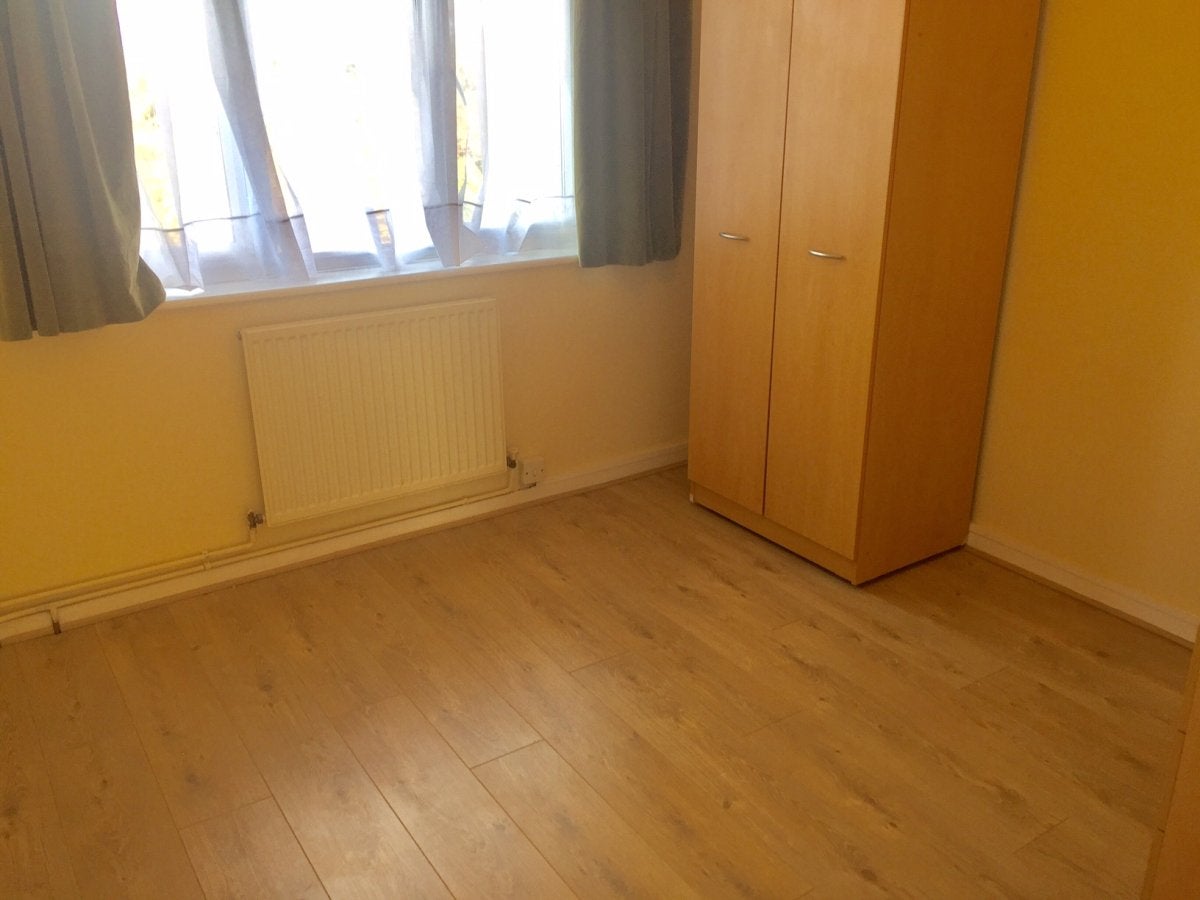 Flat Gerrards Close in London
