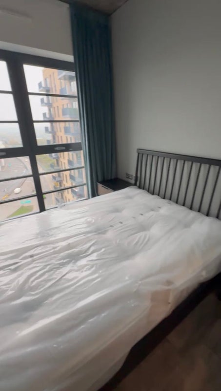 Room South Way in Greater London