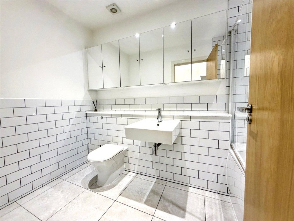 Flat Durnsford Road in Greater London