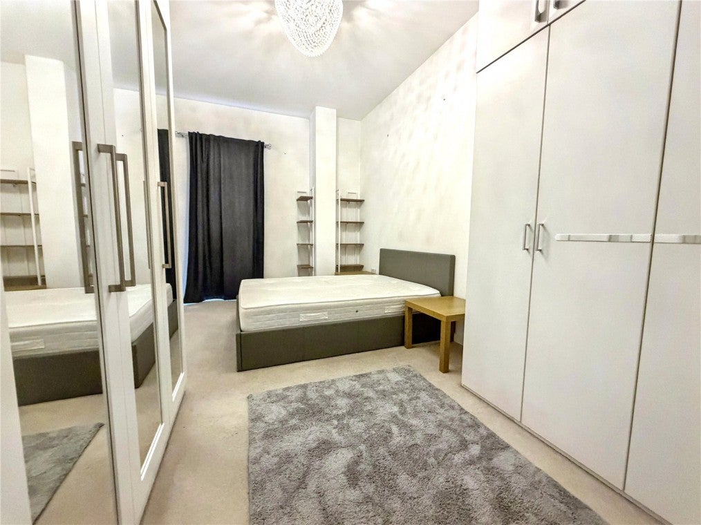 Flat Durnsford Road in Greater London