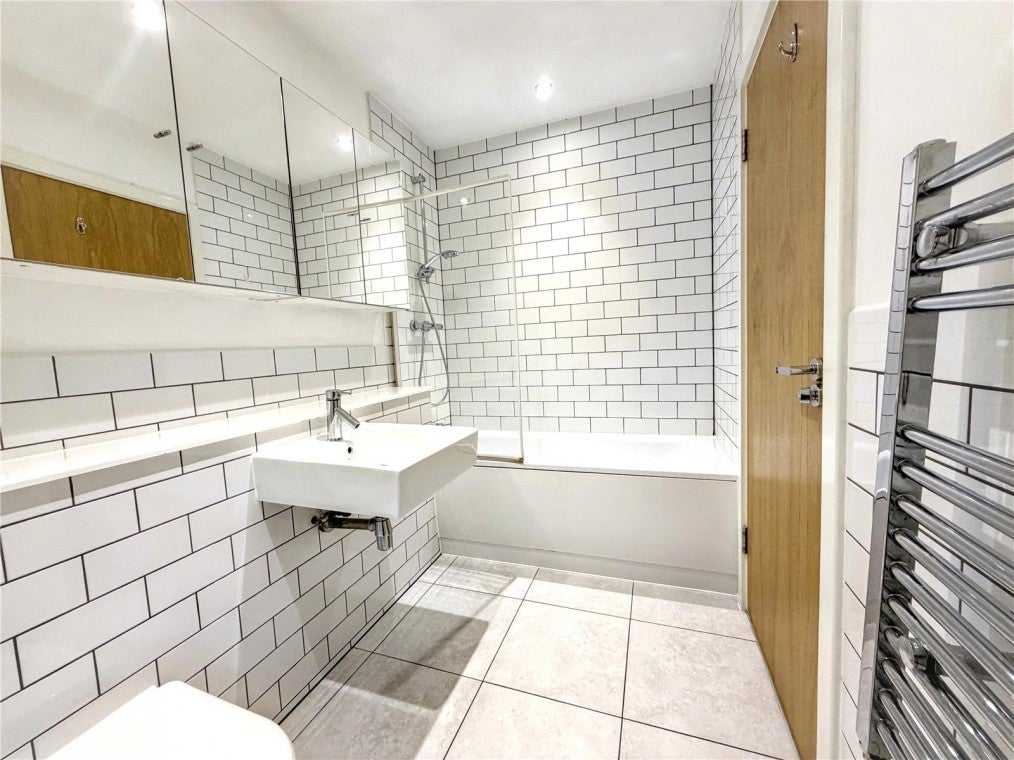 Flat Durnsford Road in Greater London