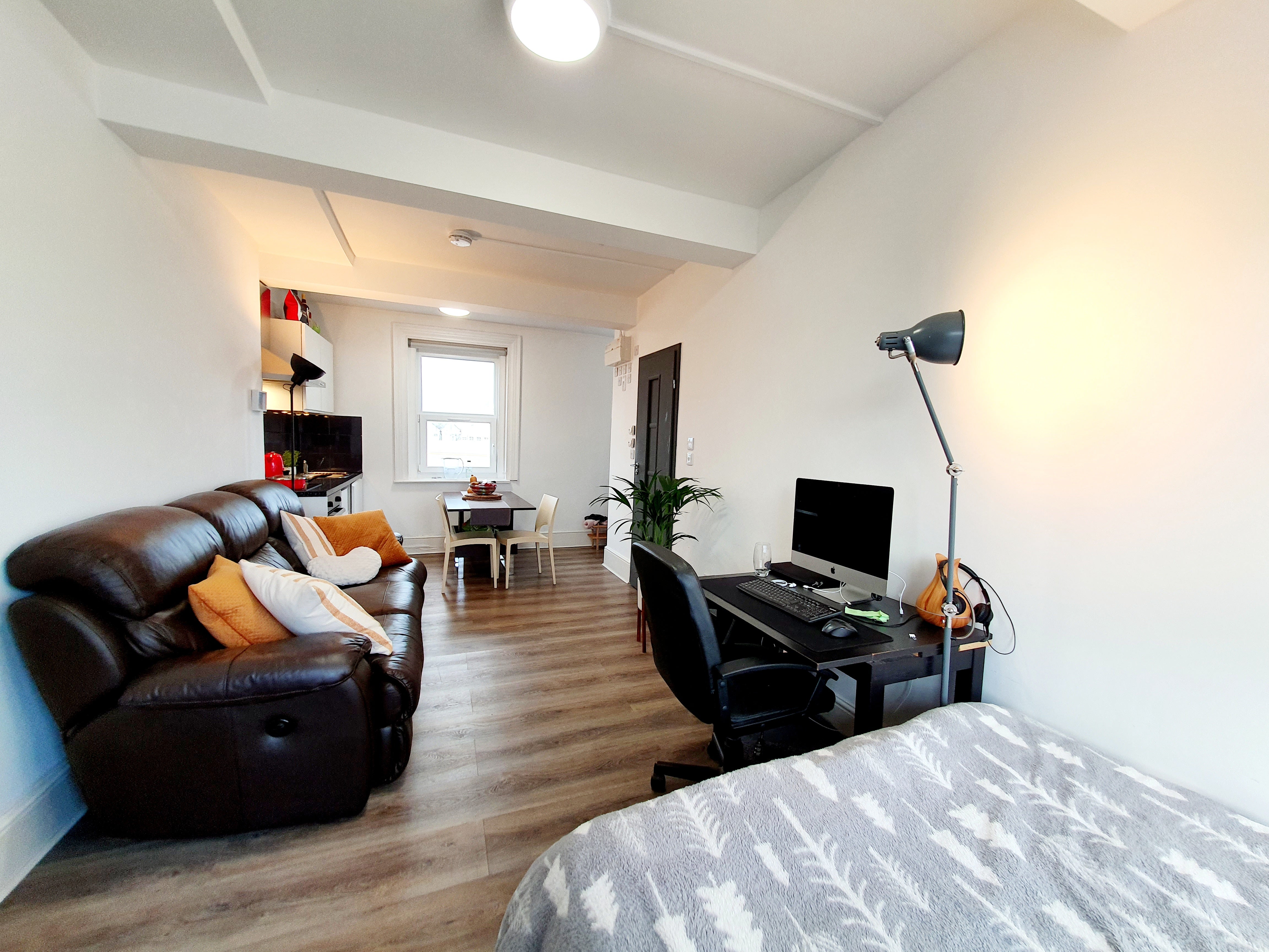 Flat Warspite Road in Greater London