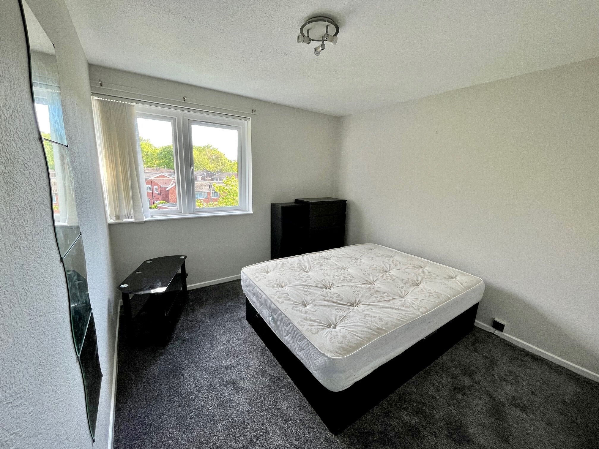 Flat Ingram Avenue in Newcastle upon Tyne