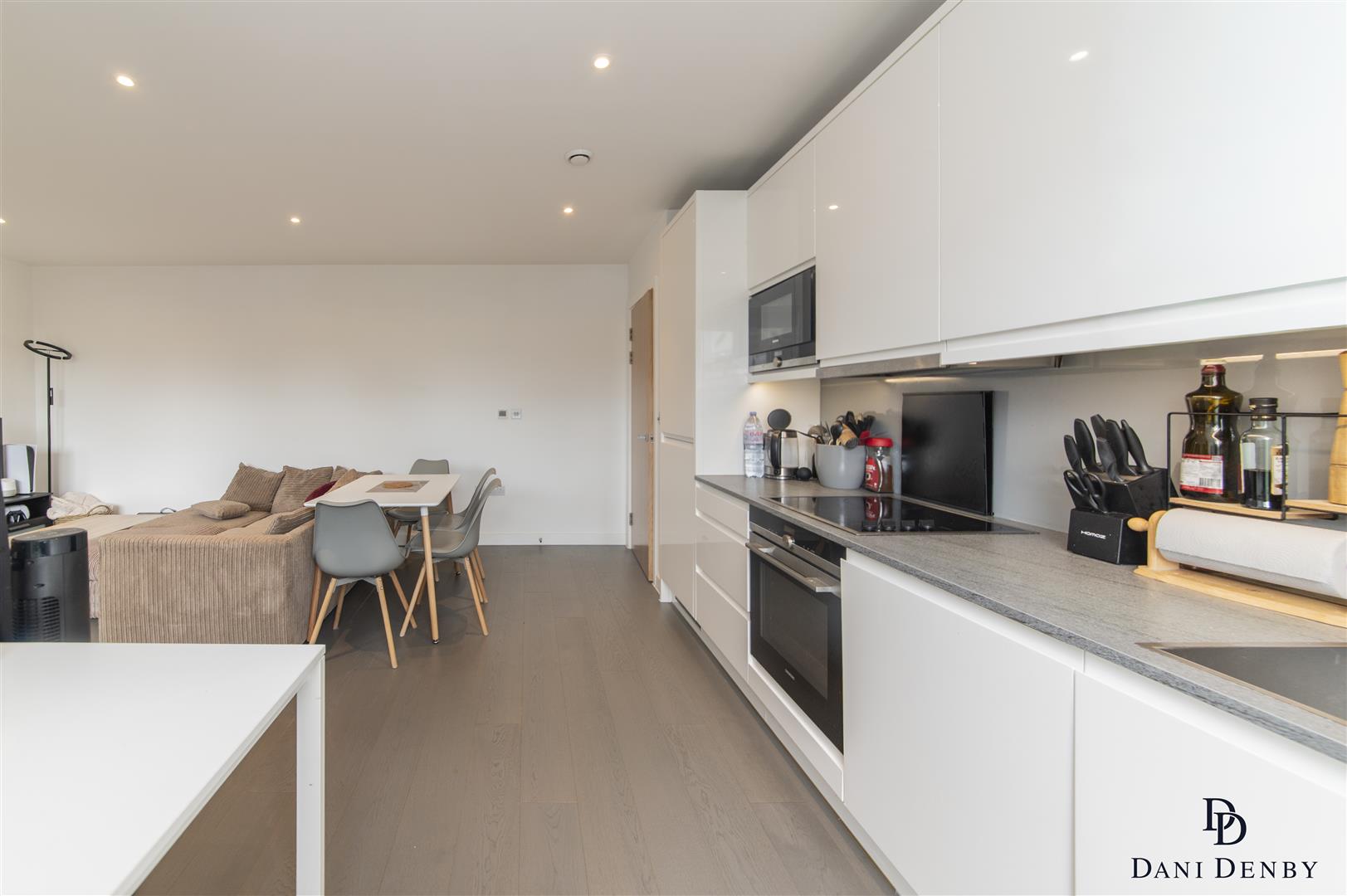 Flat Lismore Boulevard in Greater London