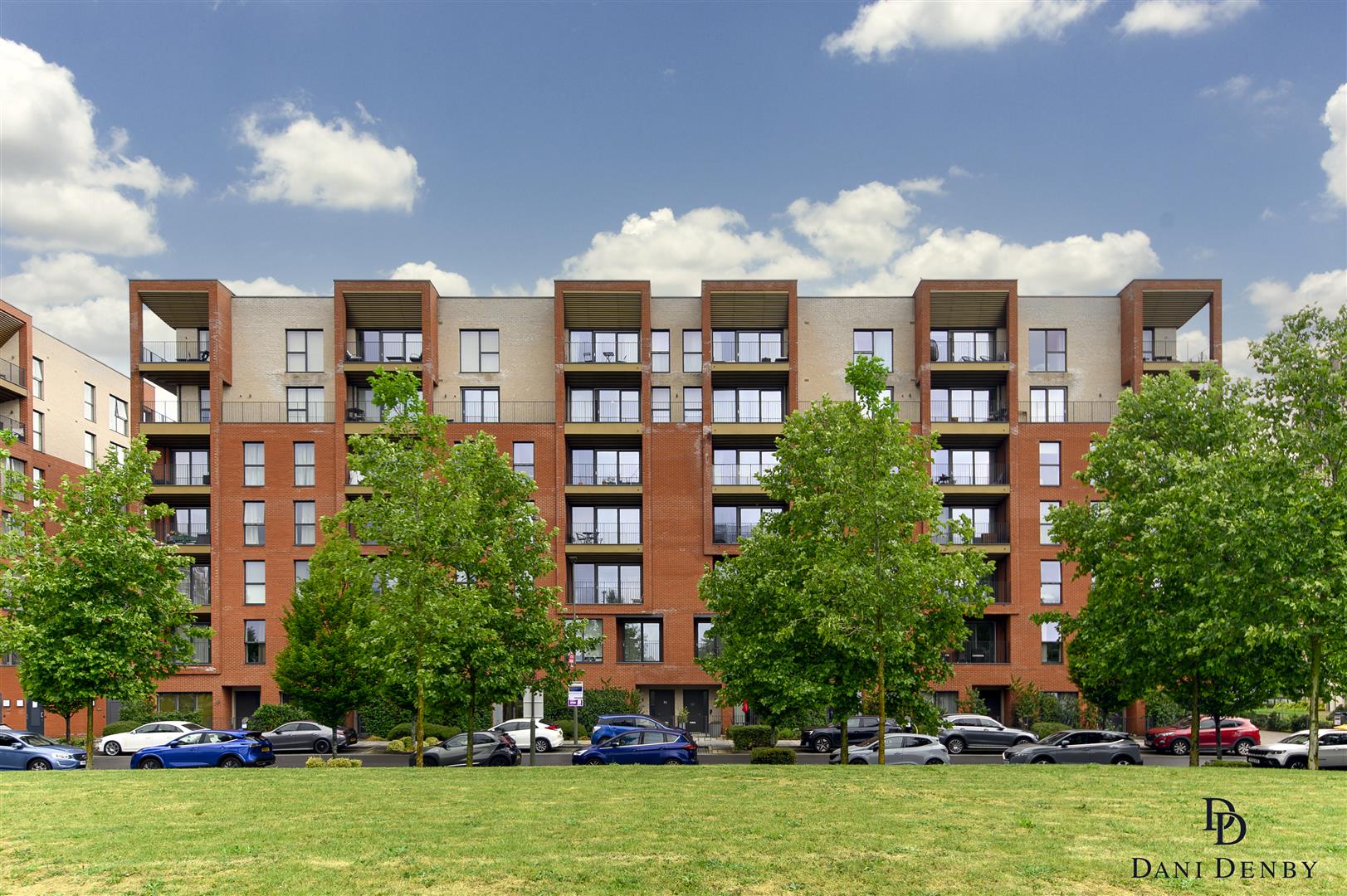Flat Lismore Boulevard in Greater London