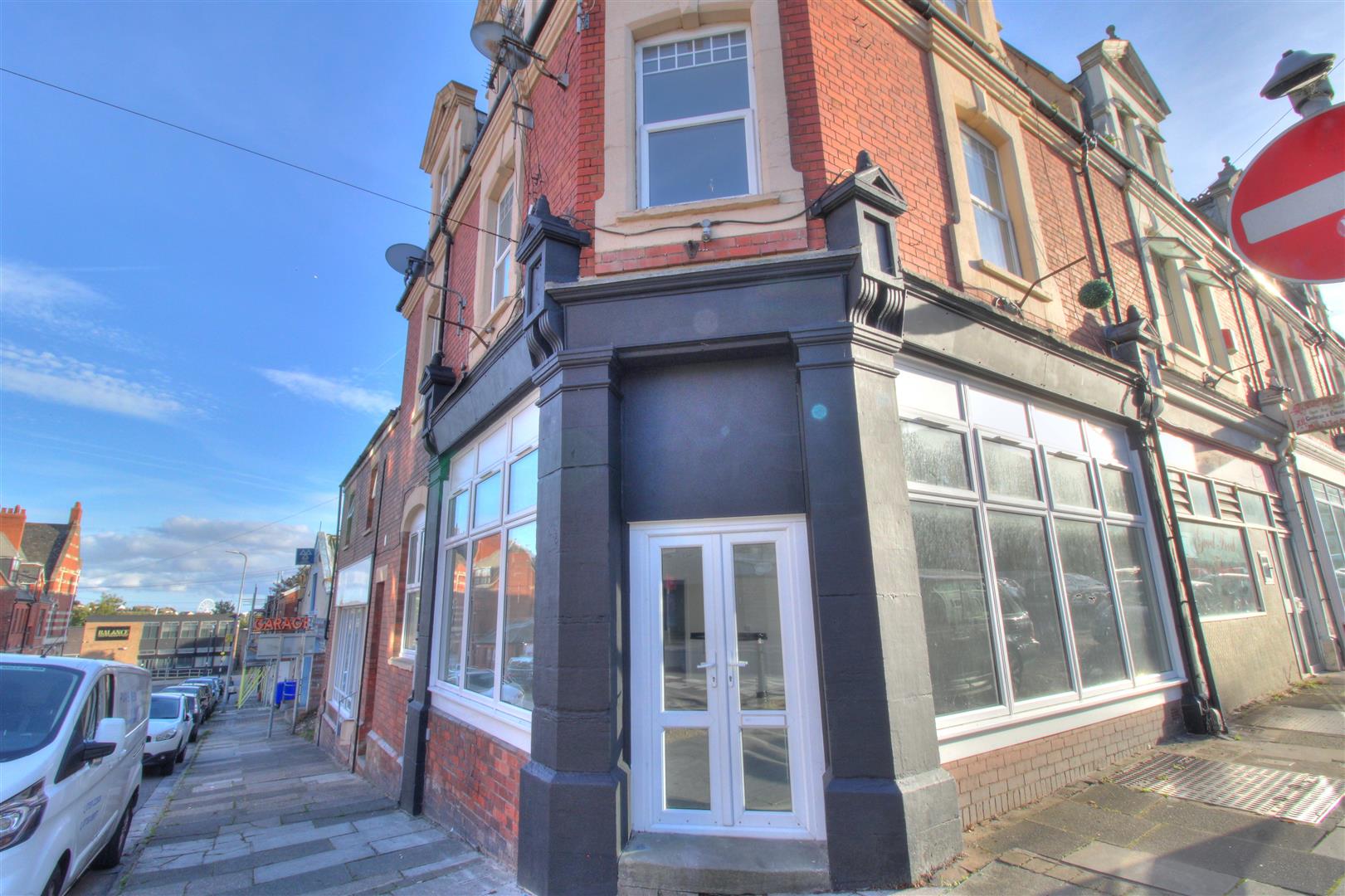 Flat York Place in Barry