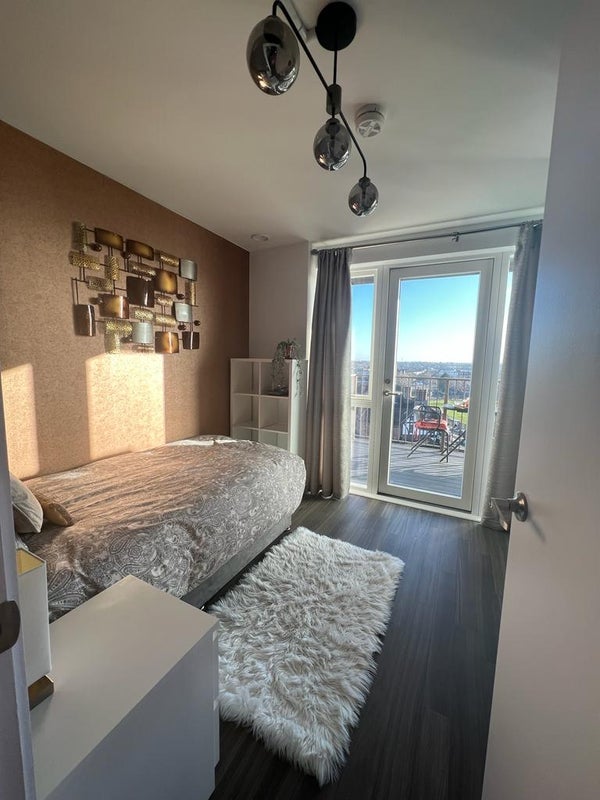Room Adenmore Road in Greater London